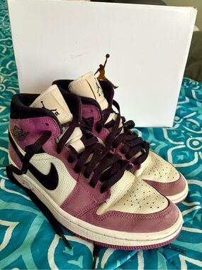 Women’s Jordan 1s